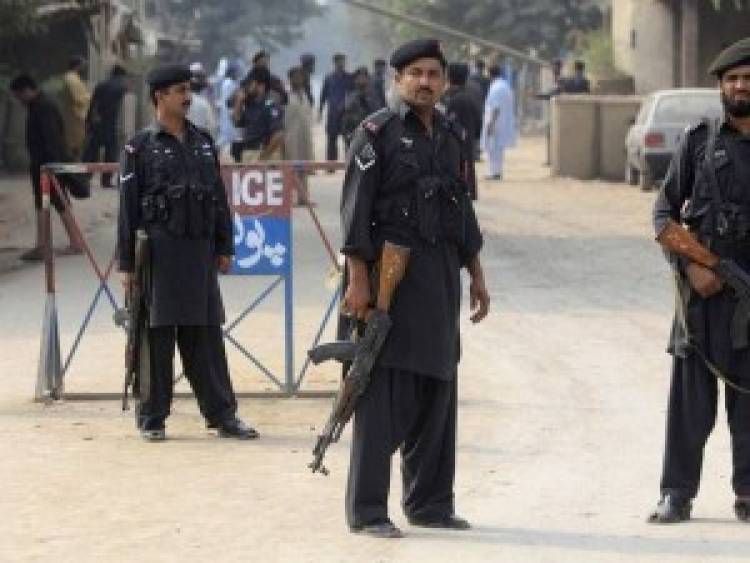 12 تن به‌شمول نُه کارگر چینی در پی منحرف شدن یک بس در خیبر پشتونخوا پاکستان کشته شدند