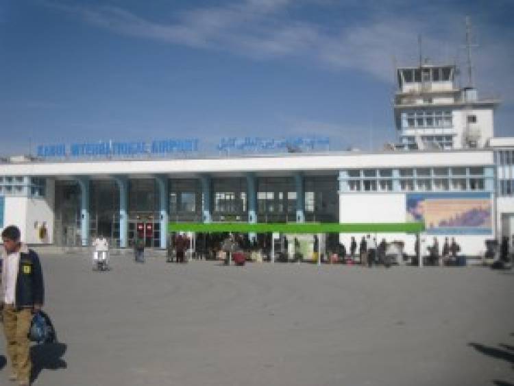 امنیت ملی هشت کارمند گمرک میدان هوایی کابل را به جرم قاچاق بازداشت کرد