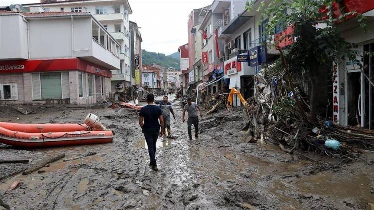 سرازیر شدن سیلاب در ترکیه جان 38 تن را گرفت